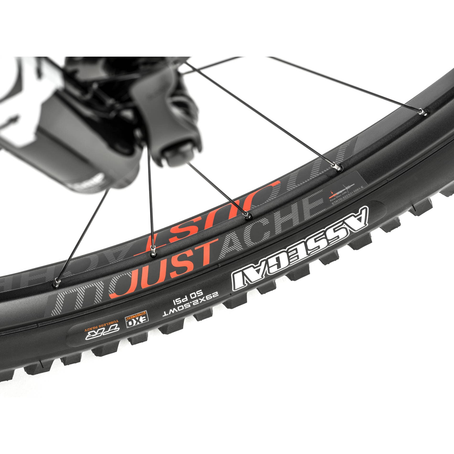 3fda3d48283b9fc3c9e1a1ef4eb0033079abd16b_sa29ft9__220_samedi_29_trail_9_wheel_details_studio_1900x1425.jpg