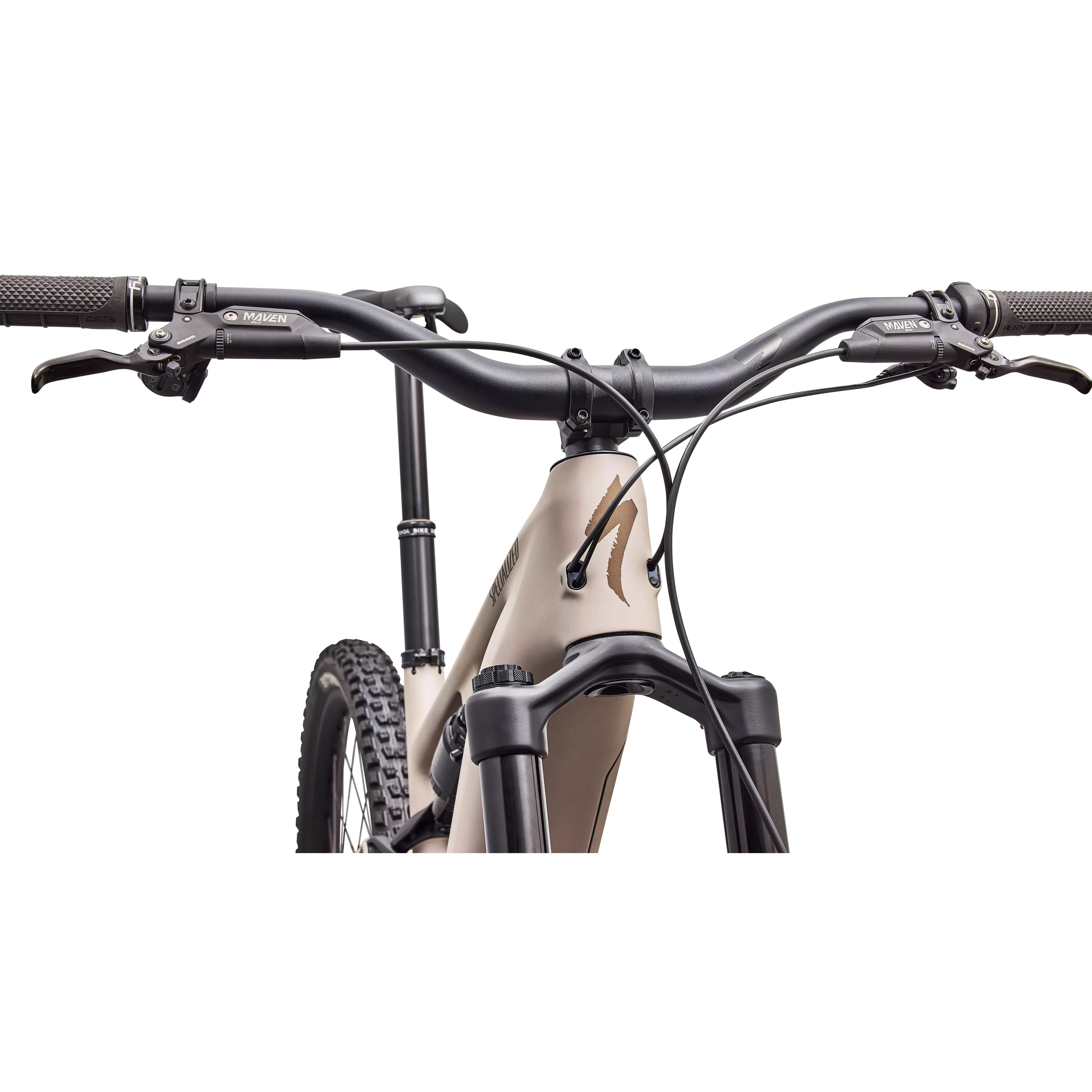 5b35a013d78b37d02a14df026e5dc1cb2aae2390_95227_31_LEVO_EXPERT_CAR_2.jpg