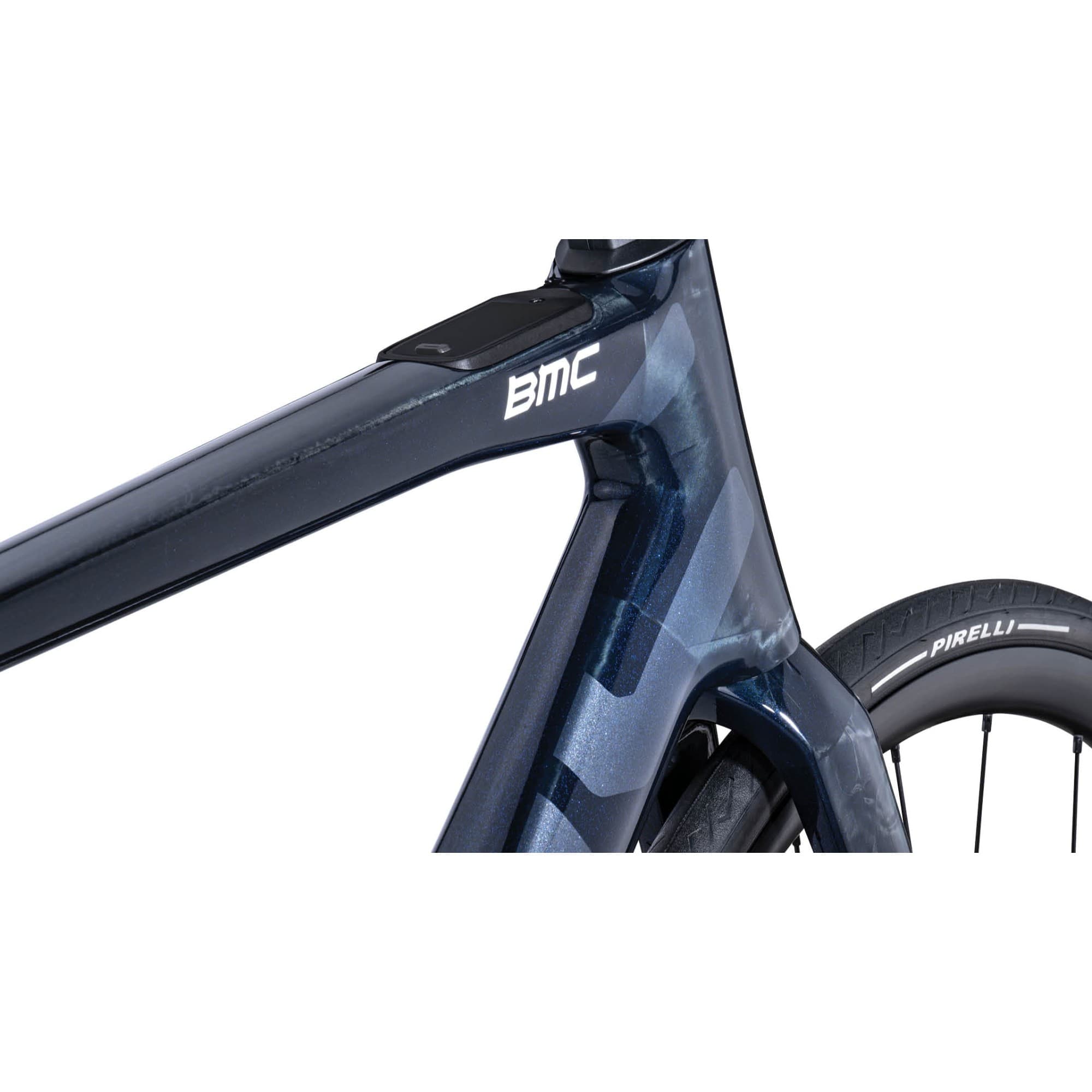 67f0677e4e4d0088933d2e00644f5857840d186a_bmc_teammachine_01_amp_three_blue_05.jpg