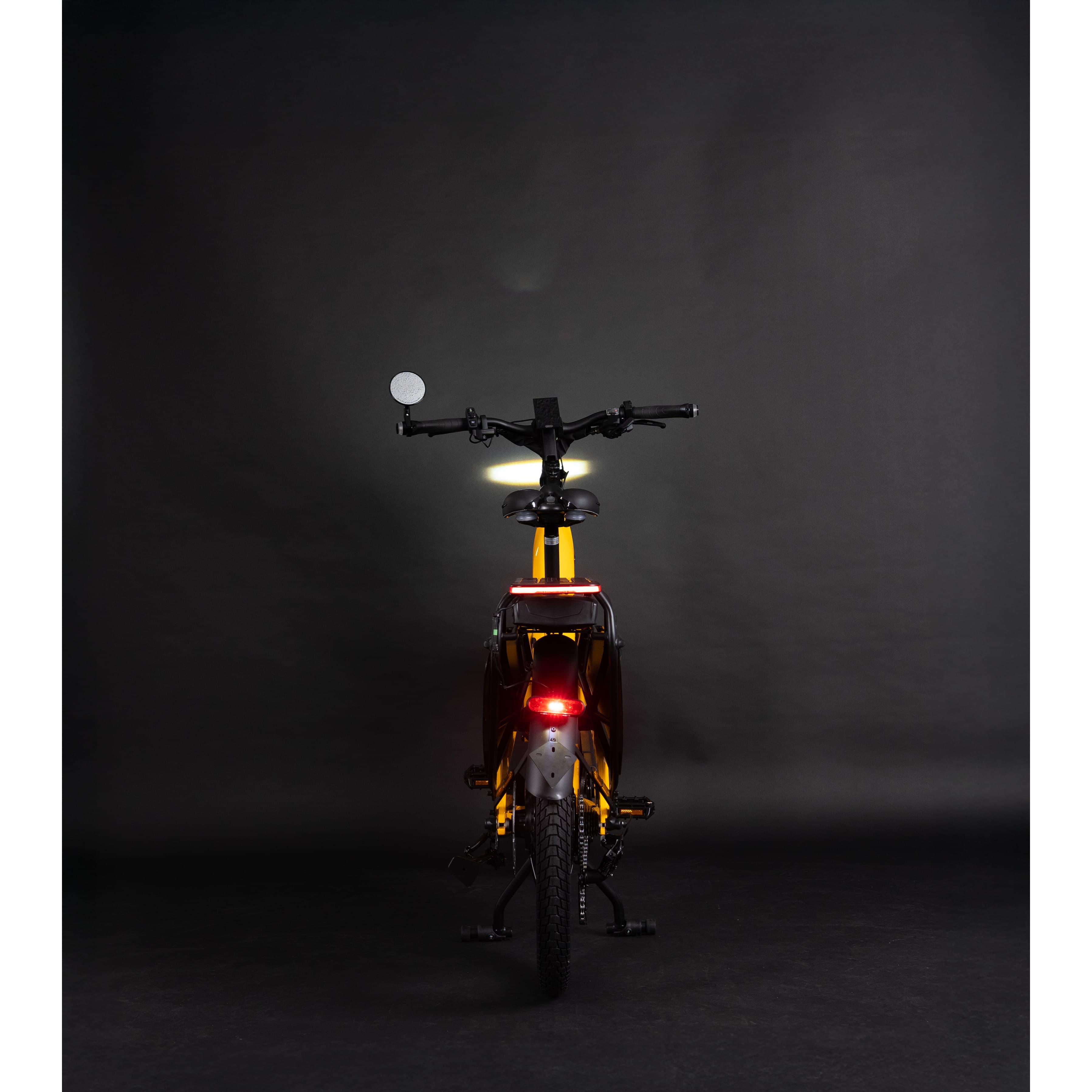 760a5e3a66a57f1e1ff96ceca21c398a66848946_Miloo_Studio_Cargo_Jaune_7.jpg