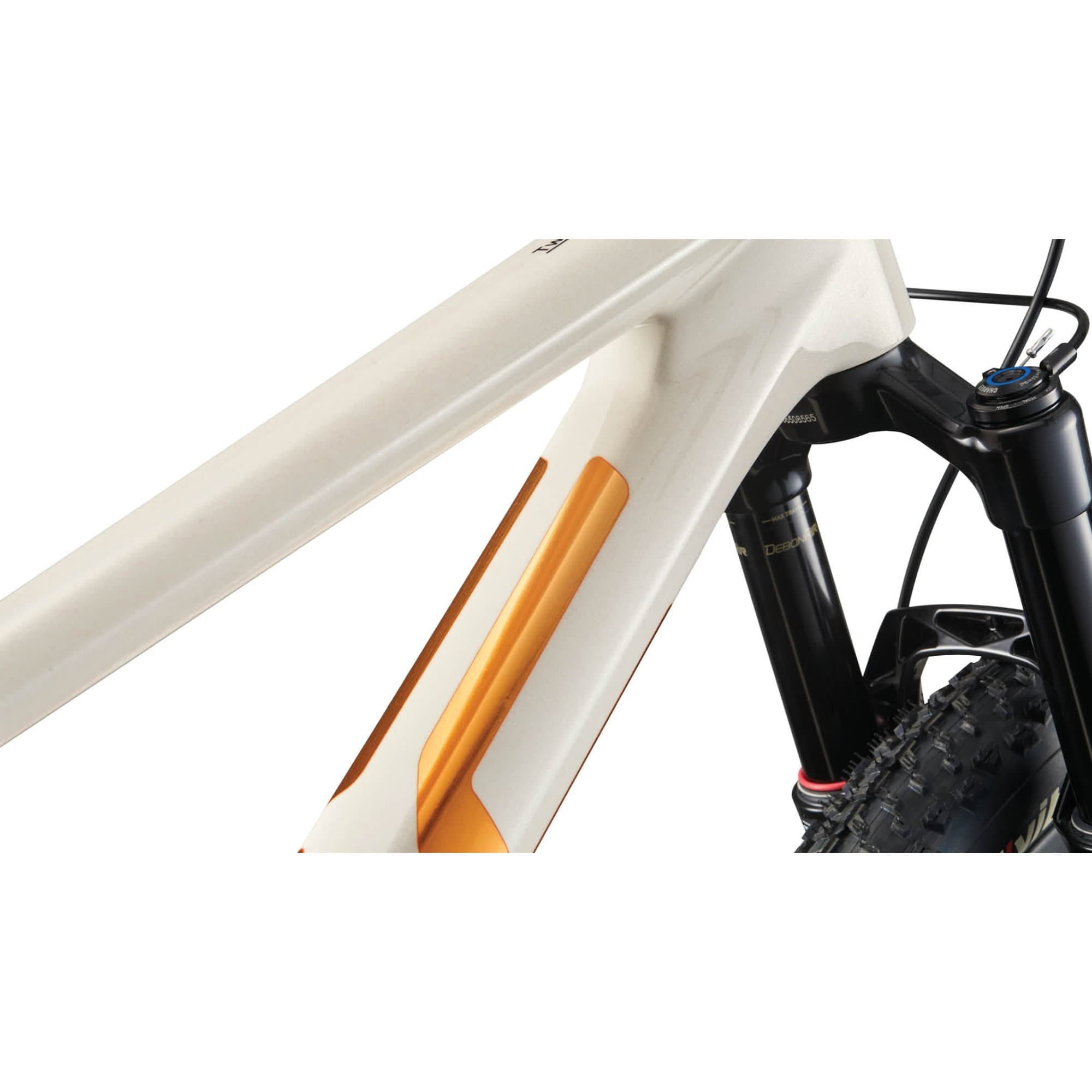 ae648fde81e582bdf02baf83e527024e24856b1c_bmc_twostroke_01_one_white_04.jpg